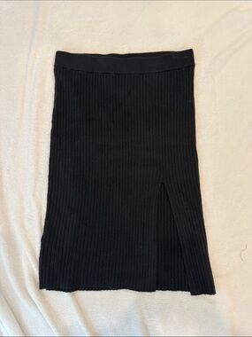 Abercrombie Black Ribbed Midi Skirt with Front Slit. NWT